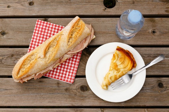 Fransa: Sandviç ve elmalı tart