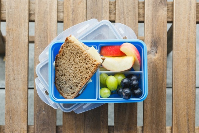 Hollanda: Peynirli sandviç, elma ve üzüm