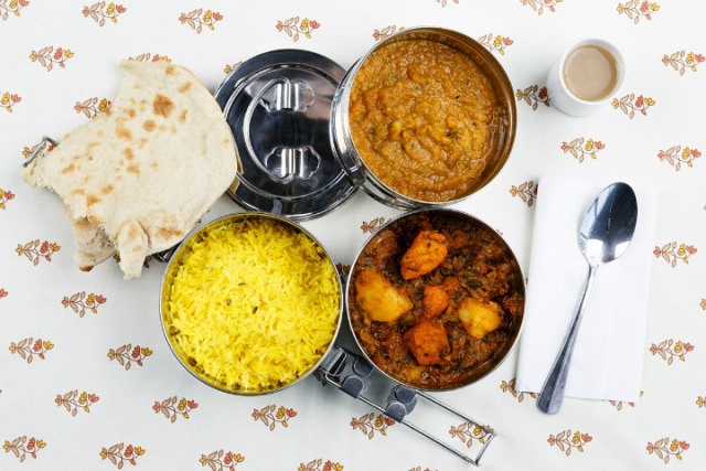 Hindistan: Pilav, patates, bezelye ve tavuk