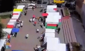 Duvar pazarcıların üzerine yıkıldı