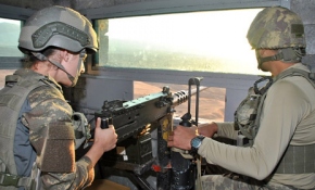 Eşinin şehit düştüğü yerde nöbette