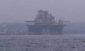 Bahama bayraklı platform İstanbul Boğazı'na girdi