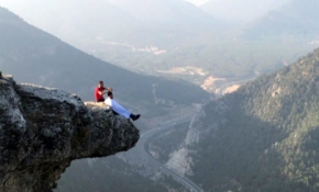 Uçurumun kıyısında tıraş