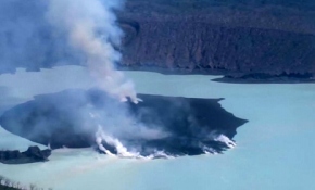 Manaro Voui yanardağı faaliyete geçti