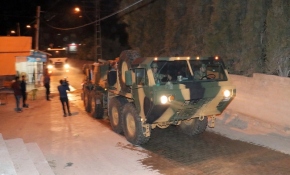 Askeri araç ve konteynerlar sınır bölgesine sevk edildi