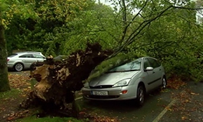 Ofelya fırtınası İrlanda'yı vurdu