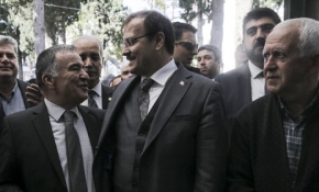 Başbakan Yardımcısı Çavuşoğlu'dan Gümülcine'de "yalnız değilsiniz" mesajı