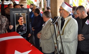 İmam babanın en acı görevi! Şehit oğlunun cenaze namazını kıldırdı