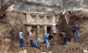 Kepçeye tarihi eser takıldı