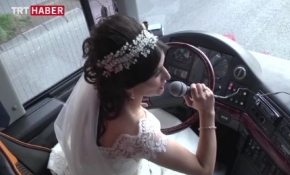 Yolcu otobüsü düğün arabası oldu