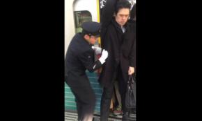 Tokyo’da metro yolculukları görenleri şaşkına çeviriyor