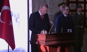 Cumhurbaşkanı Erdoğan, Anıtkabir Özel Defteri'ni imzaladı