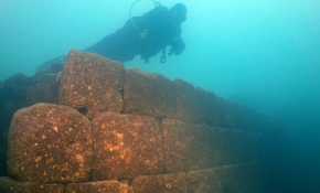 Van Gölü'nde kale kalıntısı bulundu