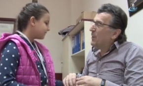 Doktor ile minik hastadan çifte telli