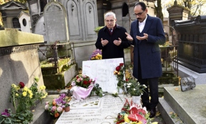 Cumhurbaşkanlığı Sözcüsü Kalın, Ahmet Kaya'nın mezarını ziyaret etti