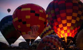 23 ülkeden 200 balon gökyüzünde dans etti