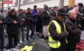 Fransa'da sokakta namaz gerginliği