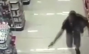 Kucağındaki bebeği ile çatışmaya girdi