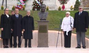 Rusya'nın Ankara Büyükelçiliği'ne eski büyükelçi Andrey Karlov'un büstü yapıldı