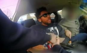 ABD'de bir polisin şok tabancası, şüpheli yerine iş arkadaşına isabet etti