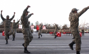 Acemi erler “Harmandalı” oynadı