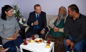 Cumhurbaşkanı, 11 yıl önce ziyaret ettiği ailenin evine gitti