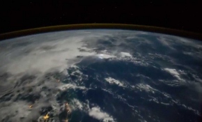 Gökyüzünü aydınlatan yıldırım çarpmaları uzaydan görüntülendi