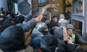 Saakaşvili ve taraftarlarının protesto yürüyüşünde olay çıktı