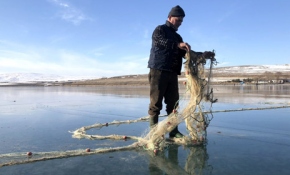 Çıldır Gölü buz tuttu
