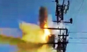 Ağrı'da trafo bomba gibi patladı