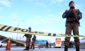 Olay yeri inceleme ekipleri Ankara'da şehit olan polis memurunun olay mahallînde incelemelerde bulundu