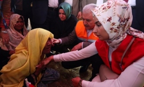 Başbakan Binali Yıldırım, Arakanlı Müslümanları ziyaret etti