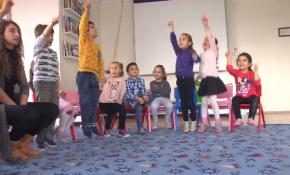 Ebeveynlerin aşırı ilgisi, çocuklarda öz güven duygusunun gelişimini engelliyor.