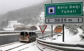 Bolu Dağı'nda trafiğe kar engeli