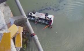 Hindistan'da otobüs nehre düştü: 32 ölü