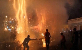 Yanlışlıkla patlayan havai fişekler 22 kişiyi yaraladı