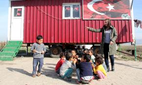 Öğrencilerin ayağına kadar giden "seyyar sınıf"