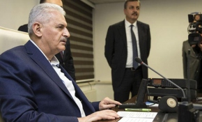 Başbakan Binali Yıldırım yeni yıla Emniyet Komuta Merkezi'nde girdi