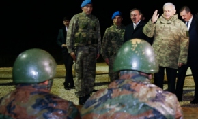 Başbakan Binali Yıldırım, komandoların zorlu eğitimini izledi