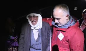 97 yaşındaki savaş mağduru gözyaşlarına boğuldu