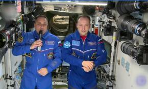 İstasyondaki kozmonotlar yeryüzündekilerin yeni yılını kutladı