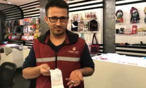 Yolda bulduğu su faturasını ödedi