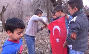 Sınır çocuklarının bayrak sevgisi