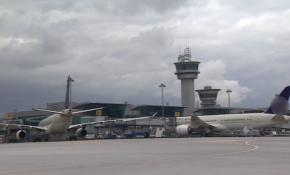 Uçağa kaçak bindi