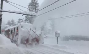 Ünlü kayak merkezinde 13 bin turist mahsur kaldı