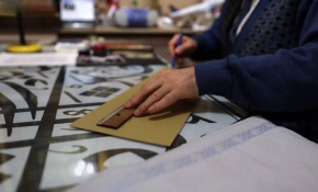 Kamış kalem, is mürekkebi ile geçen bir ömür: Hattat Yusuf Sezer