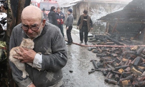 Ali dede kedisinden sonra yeni evine de kavuşuyor