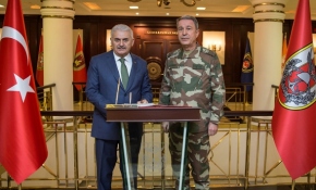 Başbakan Binali Yıldırım Komuta Merkezindeydi