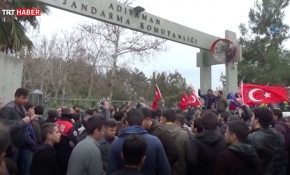 Gönüllü asker olmak için Askeriye'ye koştular