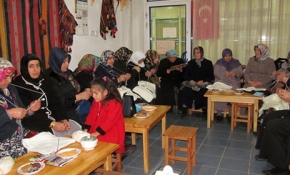 Mehmetçik için 'içlik' örüyorlar